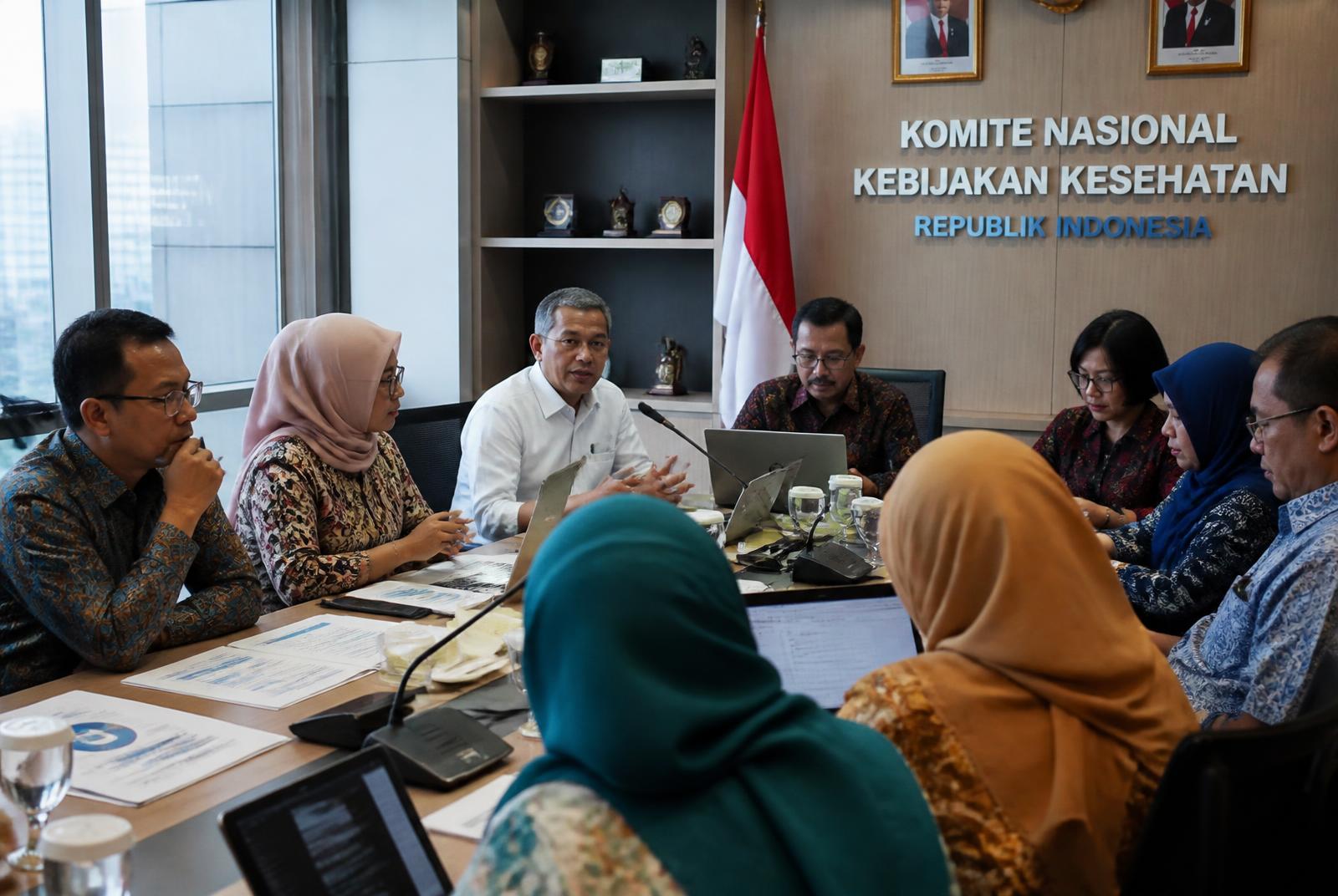 Kegiatan organisasi PGPKT bersama tenaga kesehatan di Indonesia